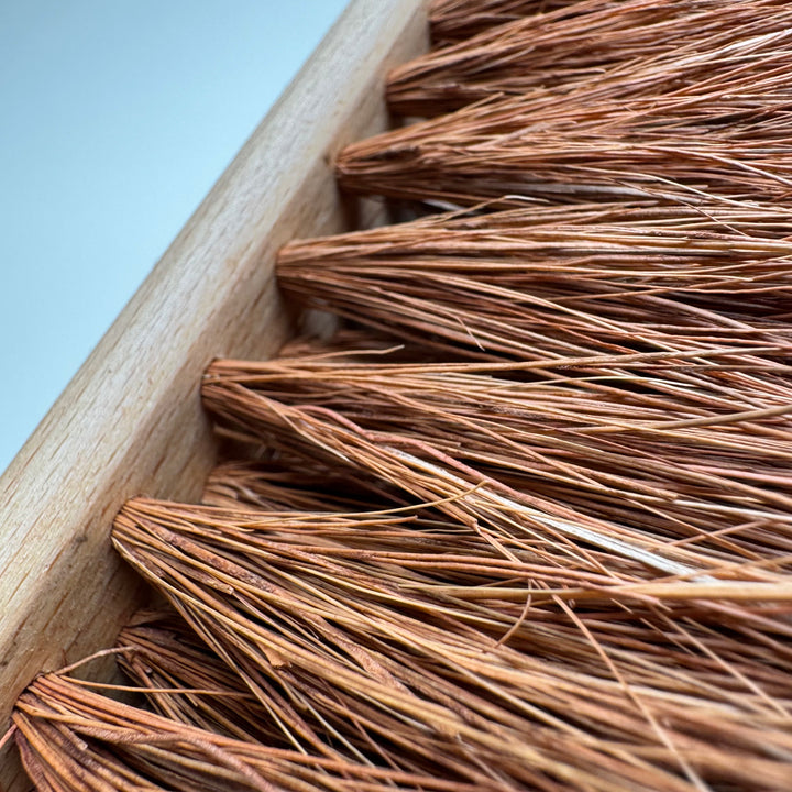 Iris Hantverk Dustpan and Brush