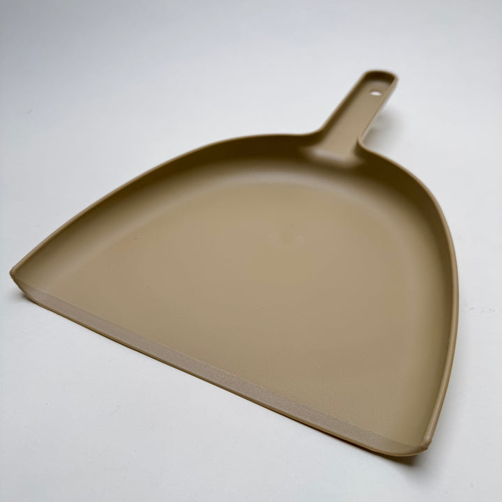 Iris Hantverk Dustpan and Brush