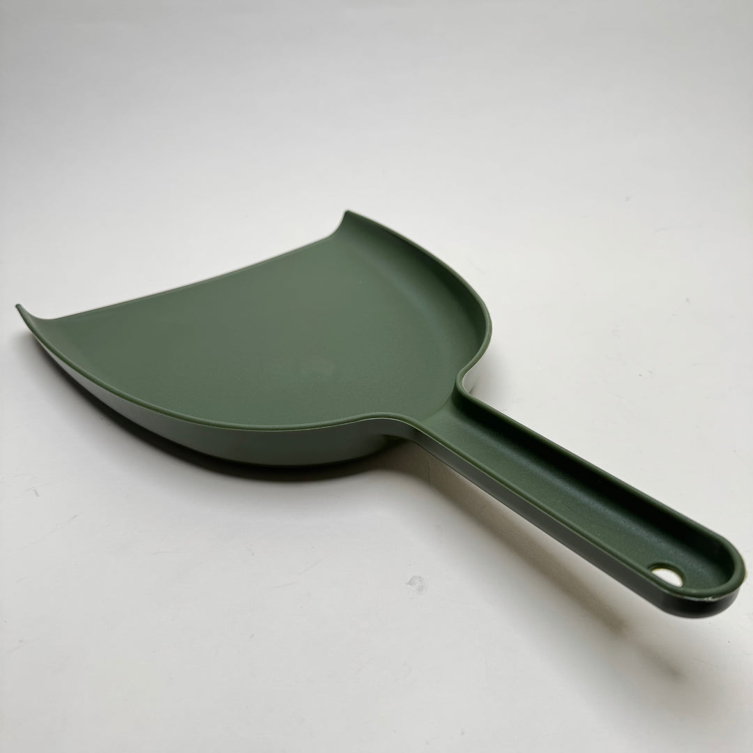 Iris Hantverk Dustpan and Brush