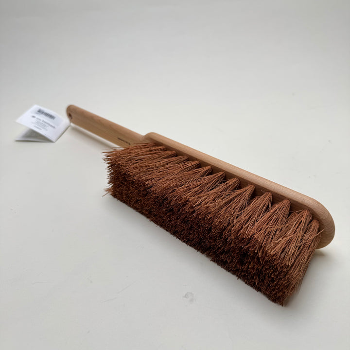 Iris Hantverk Dustpan and Brush