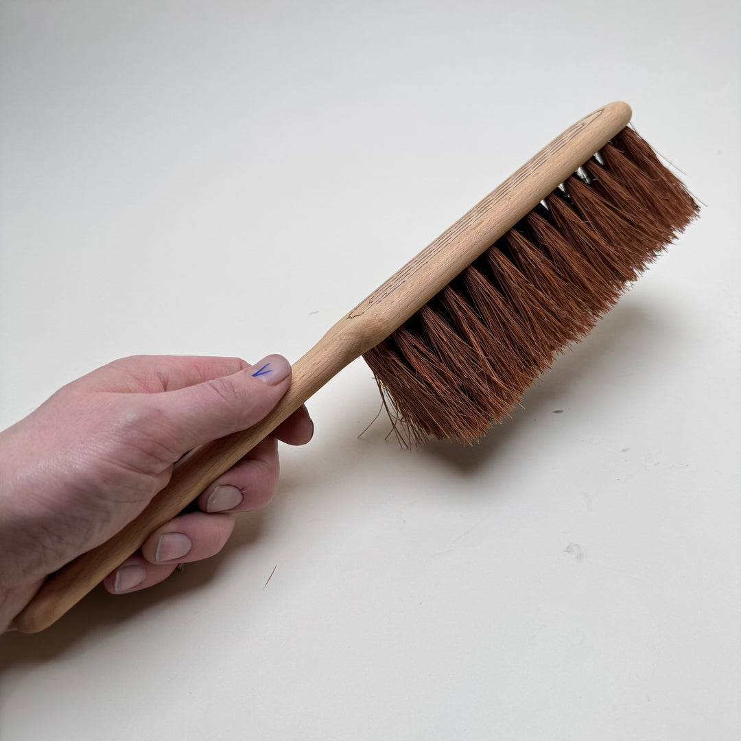 Iris Hantverk Dustpan and Brush