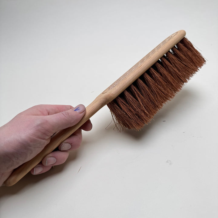 Iris Hantverk Dustpan and Brush