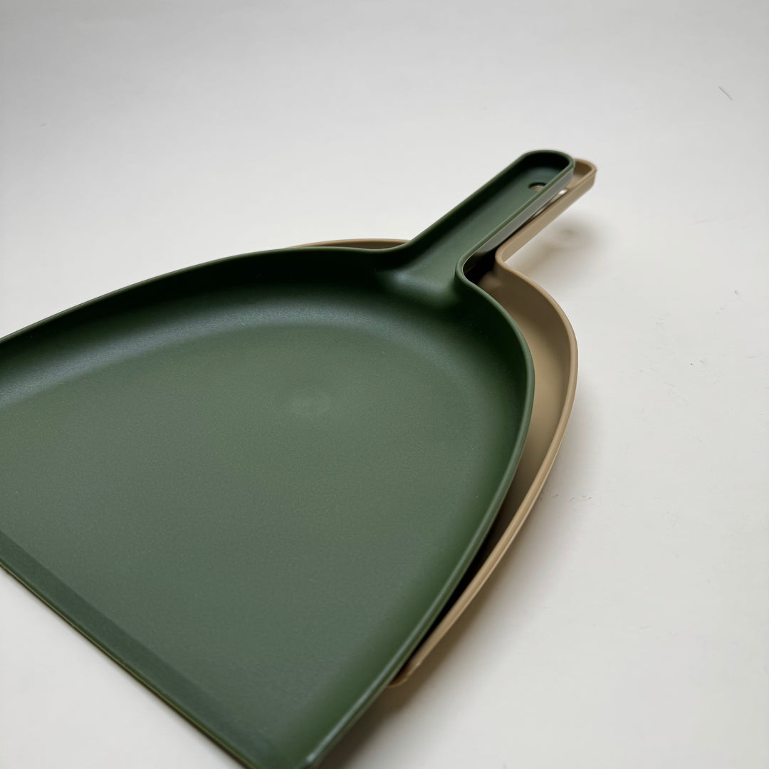 Iris Hantverk Dustpan and Brush