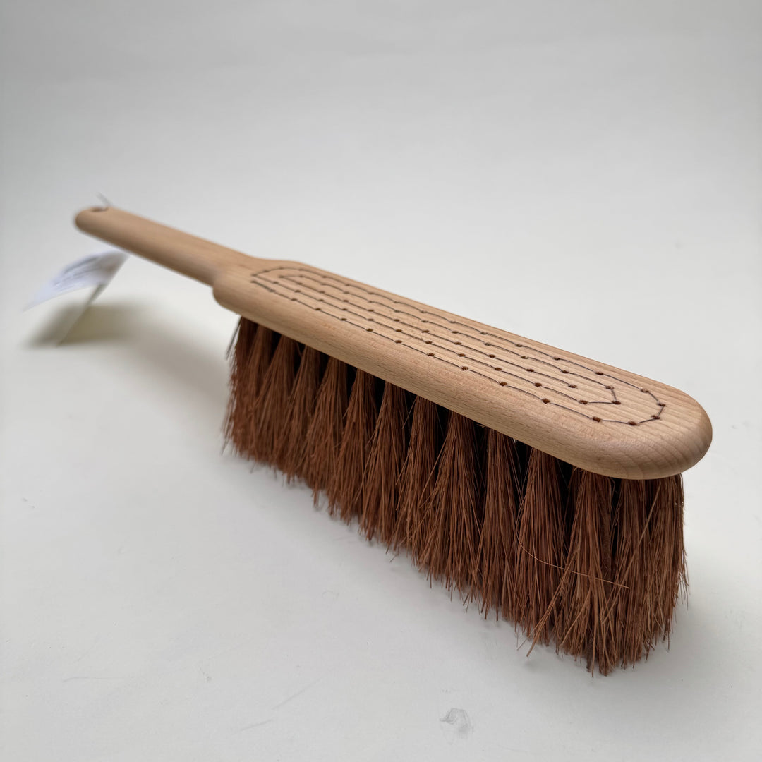 Iris Hantverk Dustpan and Brush