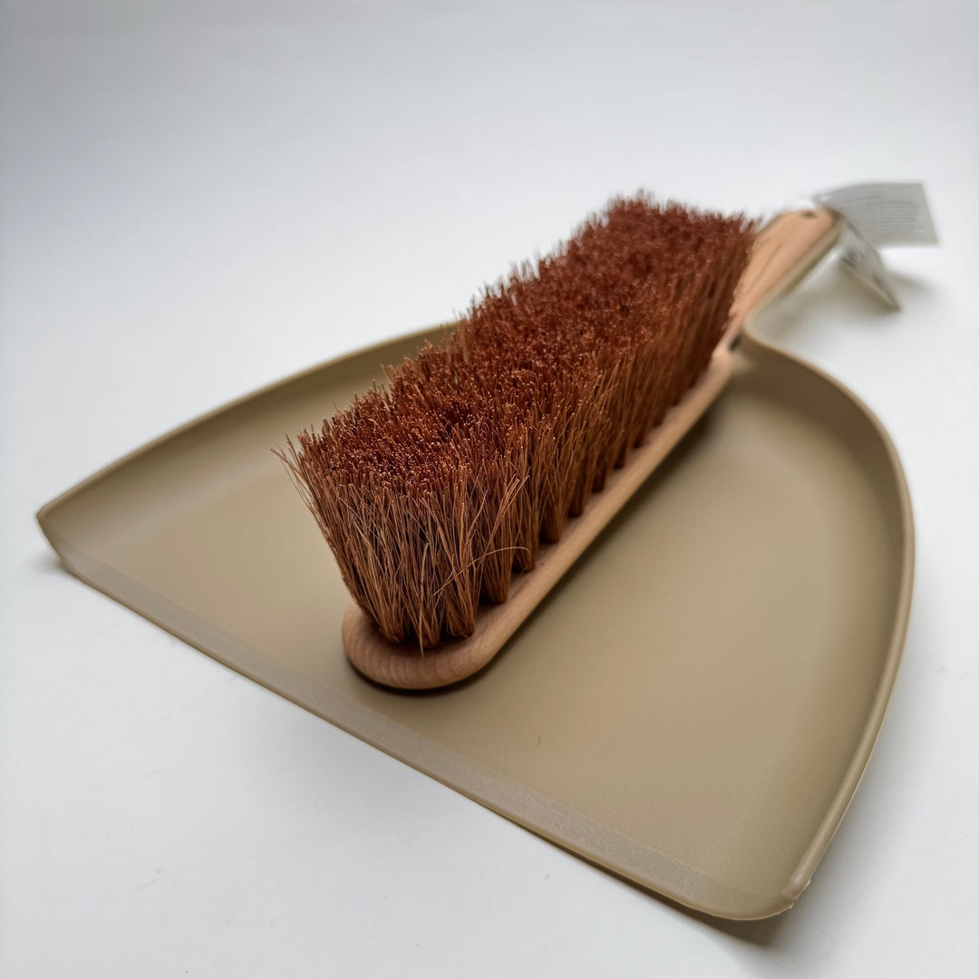 Iris Hantverk Dustpan and Brush - Community Cutlery