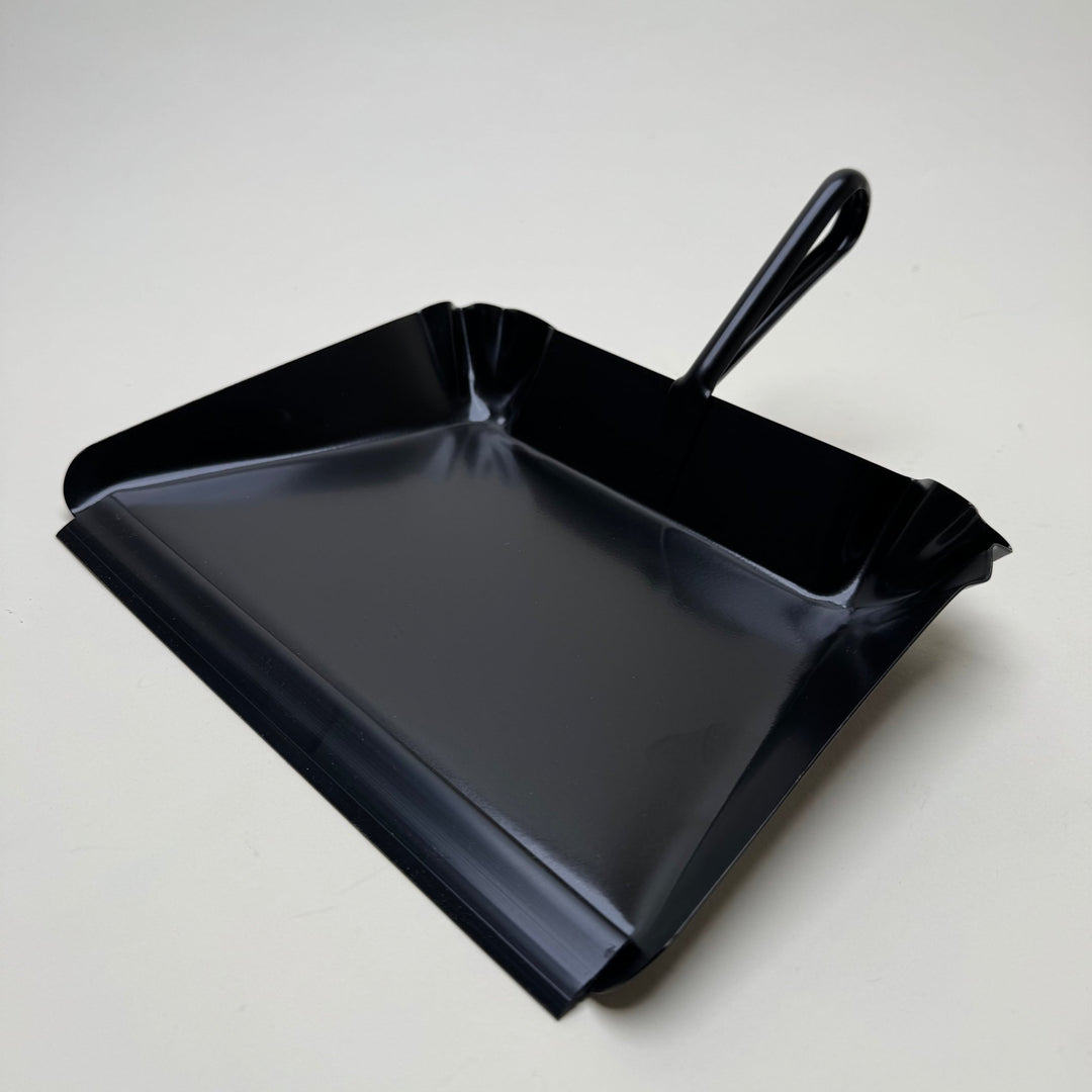 Iris Hantverk Metal Dustpan - Community Cutlery